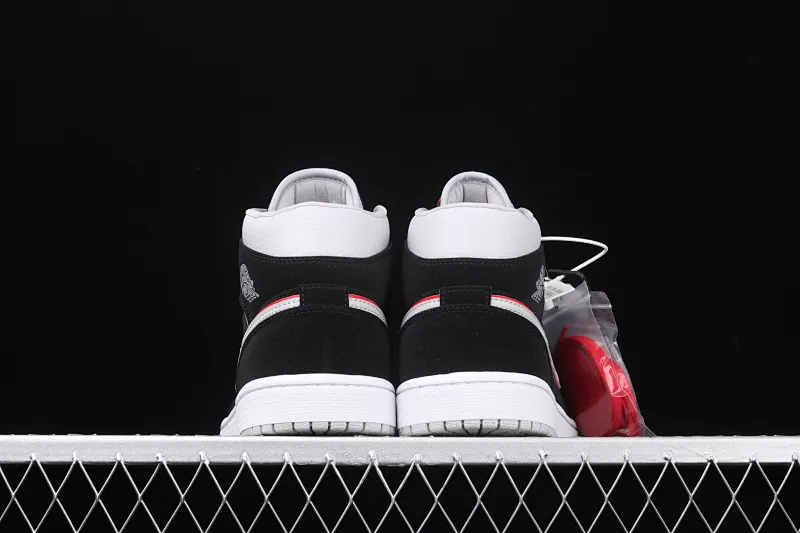 All categories Air Jordan Jordan series basketball shoes Air Jordan 1 Mid Air Jordan 1 Mid AJ1 Joe 1 Zhongbang black cement color 554724-060